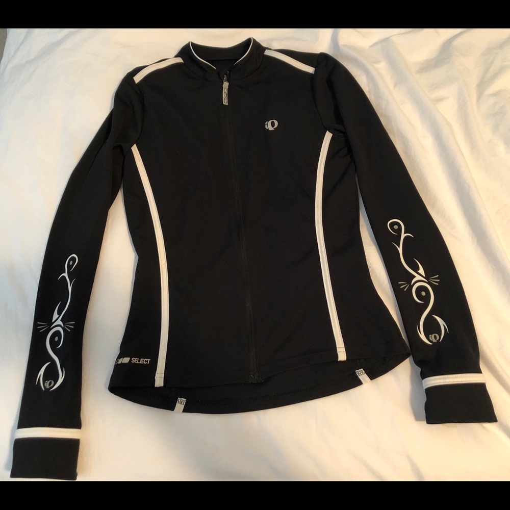 Woman’s long sleeve zip up biking top